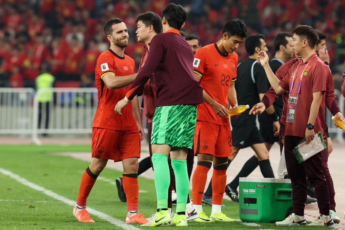 关于足球比赛中一场惊险对决,胜负难料的信息 关于足球比赛中一场惊险对决,胜负难料的信息